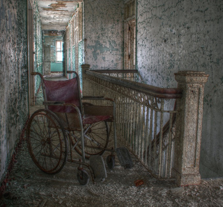 Illustration for article titled The Decaying Remains of Abandoned Hospitals